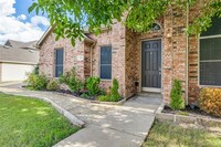 1118 Wedgewood Dr in Mansfield, TX - Foto de edificio - Building Photo