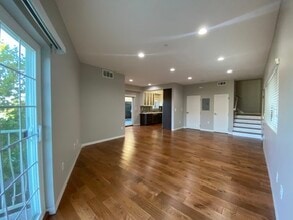 2131 Carlmont Dr in Belmont, CA - Building Photo - Building Photo