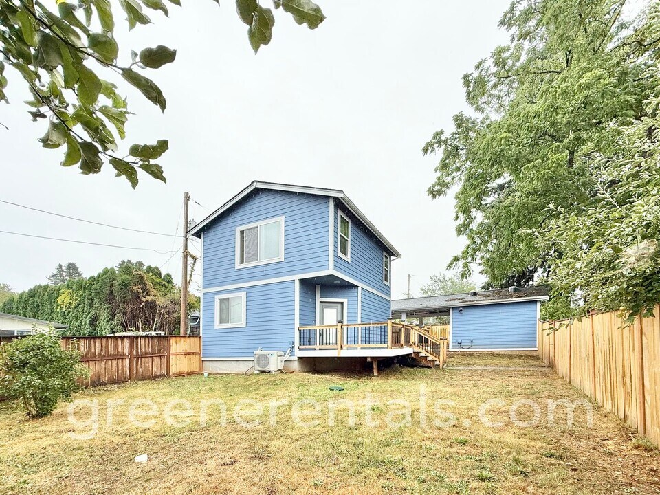 526 S Main St in Mccleary, WA - Building Photo