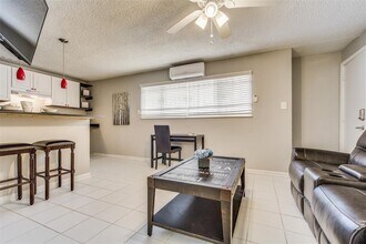 4202 Stanford St-Unit -04 in Houston, TX - Building Photo - Building Photo