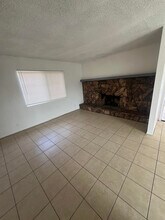 20217 Serrano Rd, Unit 2 in Apple Valley, CA - Foto de edificio - Building Photo