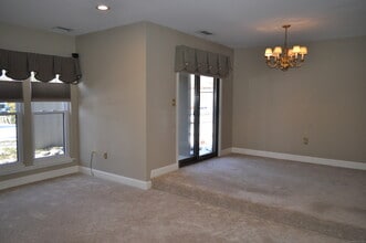 8 Willow Ln in Avon, CT - Building Photo - Building Photo