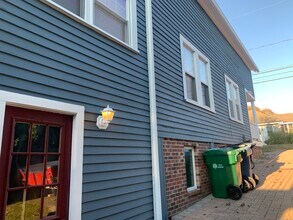 70 New Shore Rd in Waterford, CT - Building Photo - Building Photo