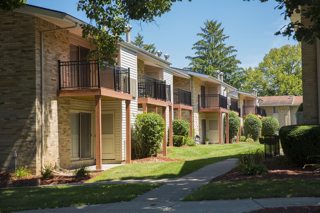 Spruce Knob Apartments in Ann Arbor, MI - Building Photo