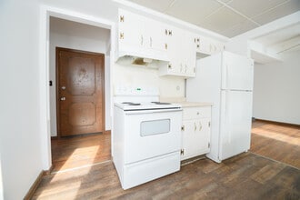 2403 W 63rd Ave, Unit 1 E in Merrillville, IN - Foto de edificio - Building Photo