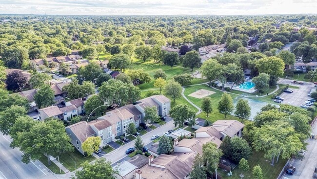 813 Shawnee Trail in Roselle, IL - Building Photo - Building Photo