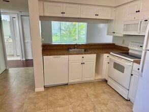 1101 Glenmoor Dr in West Palm Beach, FL - Building Photo - Building Photo