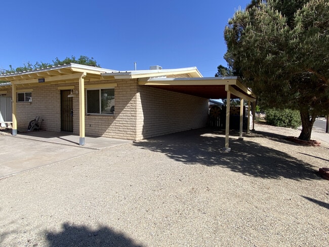 1000 Glendale Dr in Las Cruces, NM - Foto de edificio - Building Photo