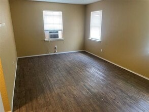 908 N Zang Blvd in Dallas, TX - Building Photo - Building Photo