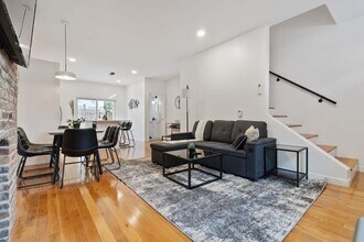 1238 Butterfield Way in Pittsburgh, PA - Building Photo - Building Photo