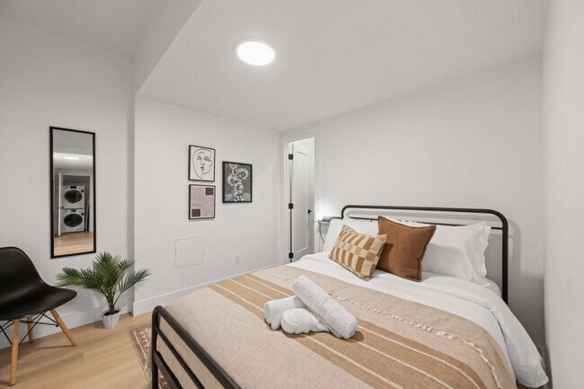 11232-11127 127 St, Unit SI ID1491161P in Edmonton, AB - Building Photo - Building Photo