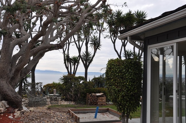 201 Vía Mesa Grande in Redondo Beach, CA - Building Photo - Building Photo