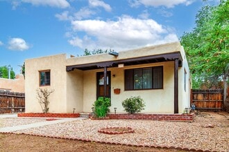242 Anita Pl in Santa Fe, NM - Building Photo - Building Photo