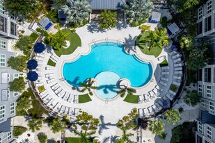 Venue Live Oak in Sarasota, FL - Building Photo