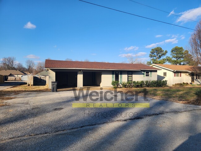 1301 Roberts Dr in Paragould, AR - Building Photo - Building Photo