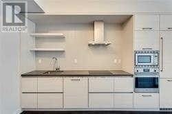 2221 Yonge St in Toronto, ON - Building Photo - Building Photo