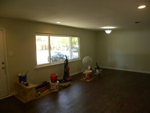 10308 Libby Ln in Dallas, TX - Foto de edificio - Building Photo