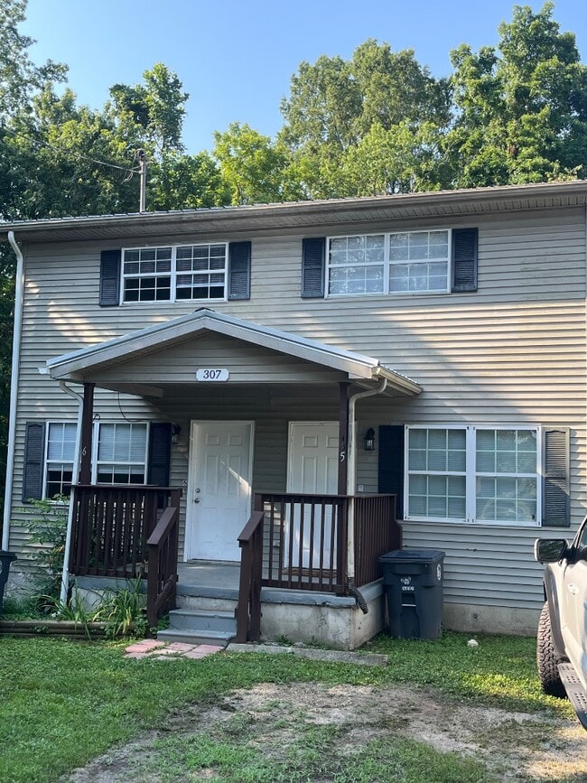 305 Holliman St in La Fayette, GA - Building Photo - Building Photo