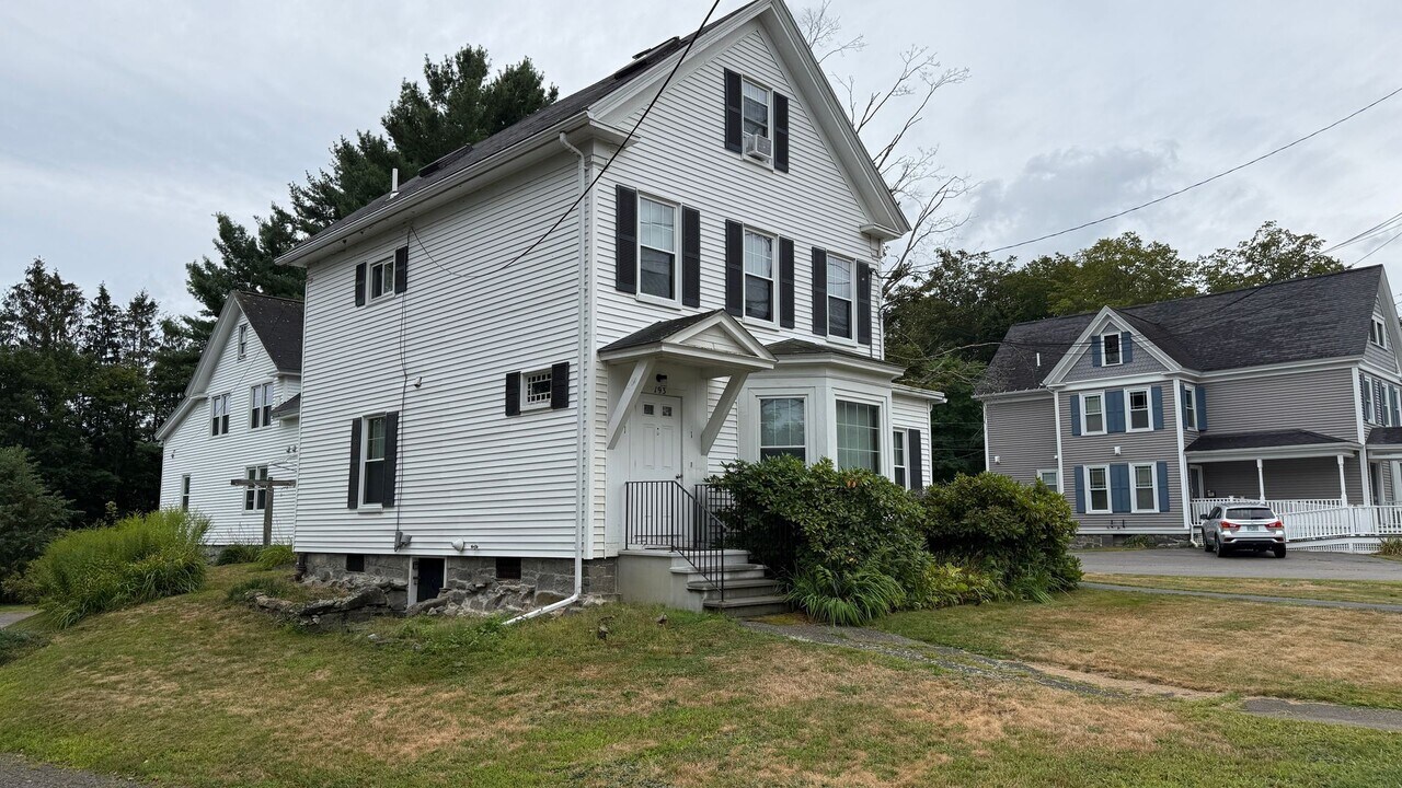193 South Main St. in Newmarket, NH - Building Photo