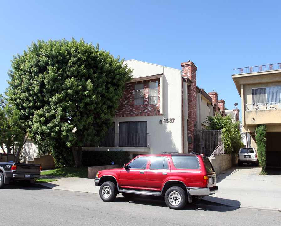 1537 S Westgate Ave in Los Angeles, CA - Building Photo