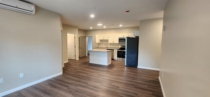 217 Rockingham Rd-Unit -201 in Londonderry, NH - Building Photo - Building Photo