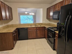 605 Squire Cir in Naples, FL - Building Photo - Building Photo