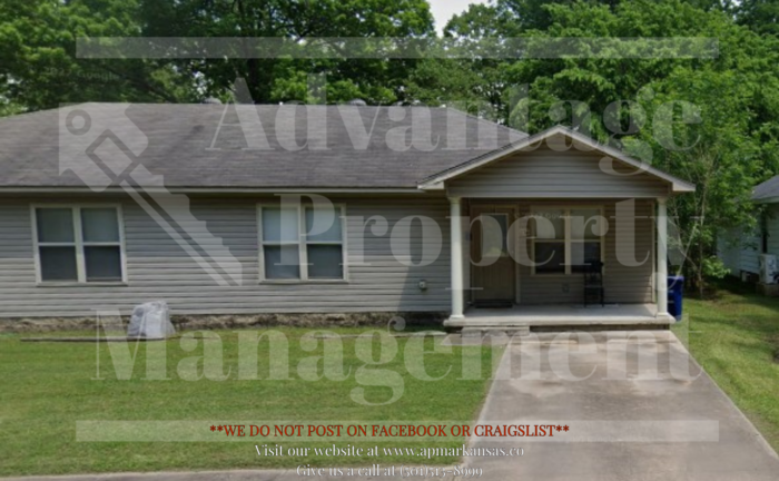 1136 N Ash St in Conway, AR - Building Photo