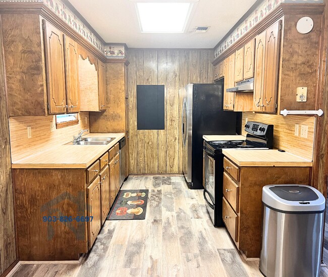 103 Country Estate Dr in Atlanta, TX - Building Photo - Building Photo