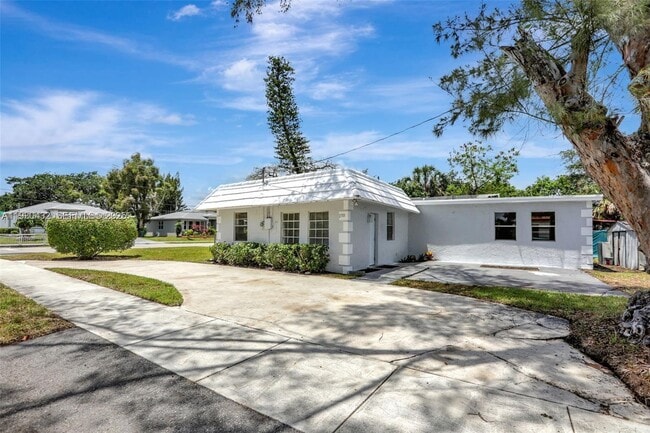 2701 NW 18th Terrace in Oakland Park, FL - Building Photo - Building Photo