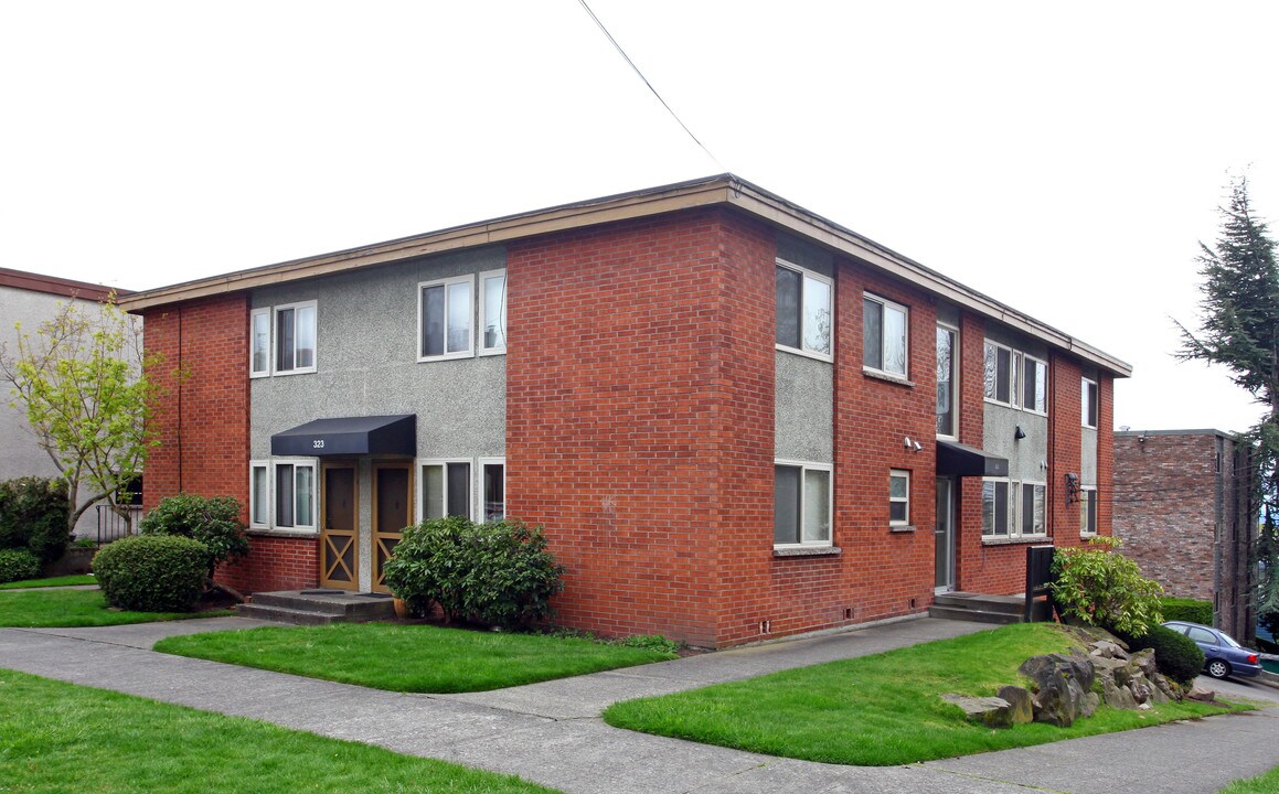 Capitol Apartments in Seattle, WA - Building Photo