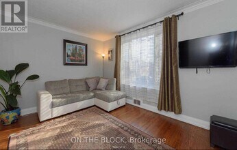 290 Bogert Ave in Toronto, ON - Building Photo - Building Photo