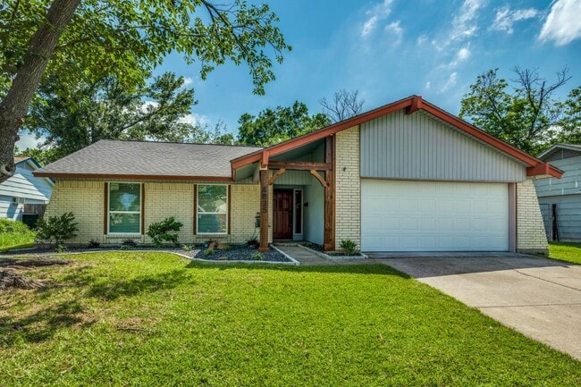 4825 Cloverdale Ln in Garland, TX - Building Photo - Building Photo