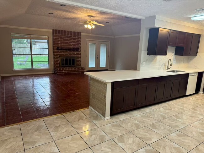 15711 Wingdale Dr in Houston, TX - Building Photo - Building Photo
