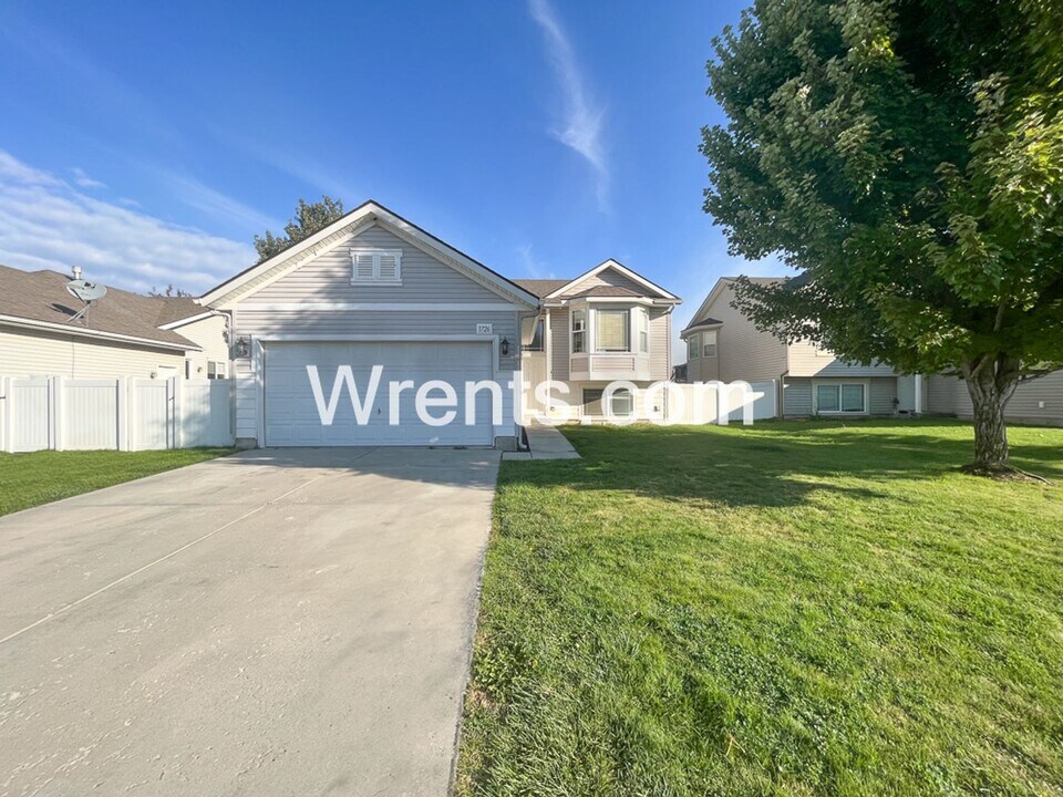 1726 W Rain Ln in Spokane, WA - Building Photo