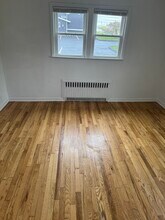 7 Mona Ave, Unit 7 in Branford, CT - Building Photo - Building Photo