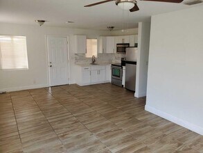 958 W 3rd St in Riviera Beach, FL - Building Photo - Building Photo