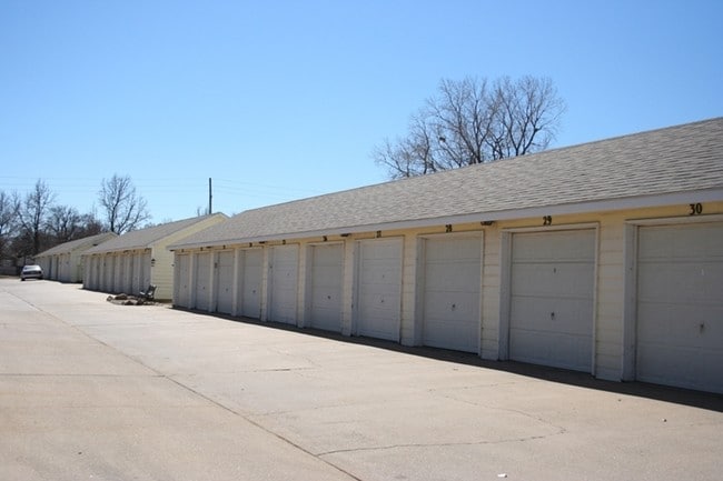 Summer Tree Apartments in Wichita, KS - Foto de edificio - Other