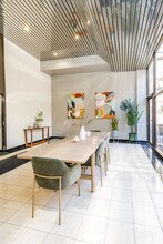 2754 N Hampden Ct in Chicago, IL - Building Photo - Building Photo