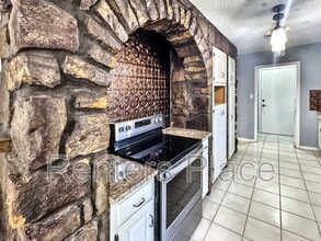705 Greenview Cir in Sand Springs, OK - Foto de edificio - Building Photo