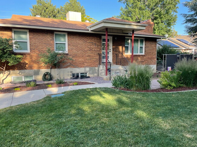 7907 965 E in Sandy, UT - Foto de edificio - Building Photo