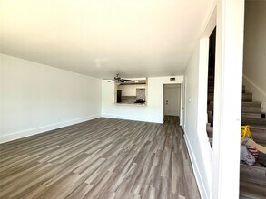 5506 Beverly Hill St in Houston, TX - Building Photo - Building Photo