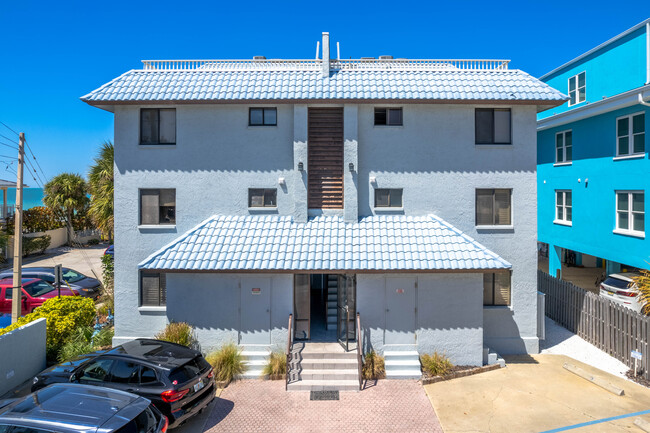 Beach Trail Villas in Indian Rocks Beach, FL - Foto de edificio - Building Photo