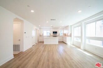 5257 Bainbridge Pl in Los Angeles, CA - Building Photo - Building Photo