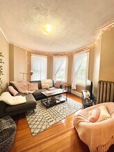 19 Price Rd, Unit 1 in Boston, MA - Building Photo - Building Photo