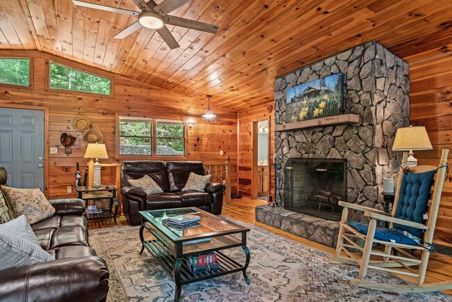 410 Dogwood Ln
