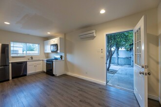 20102 Baltar St, Unit 20104 in Winnetka, CA - Building Photo - Building Photo