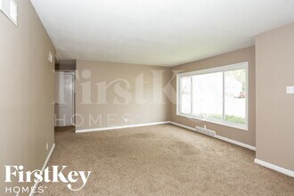 1290 Washington St in Florissant, MO - Building Photo - Building Photo