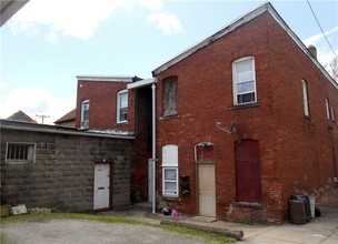 735-739 N Warren Ave in Apollo, PA - Building Photo - Building Photo