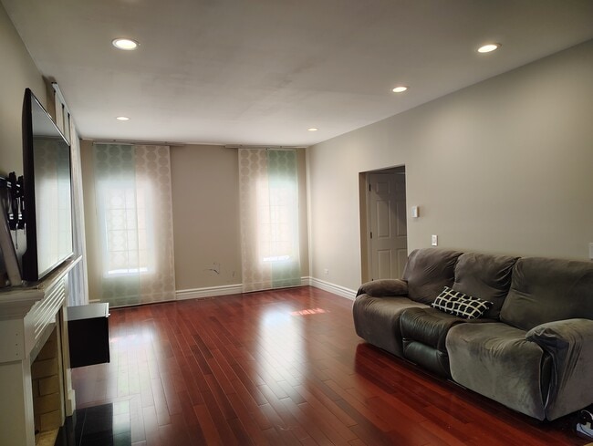 4015 Amalfi Dr in Glenview, IL - Building Photo - Building Photo