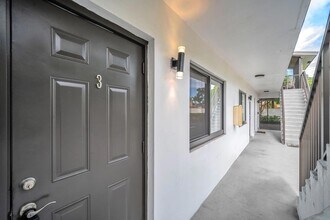 559 NE 44th St in Boca Raton, FL - Building Photo - Building Photo